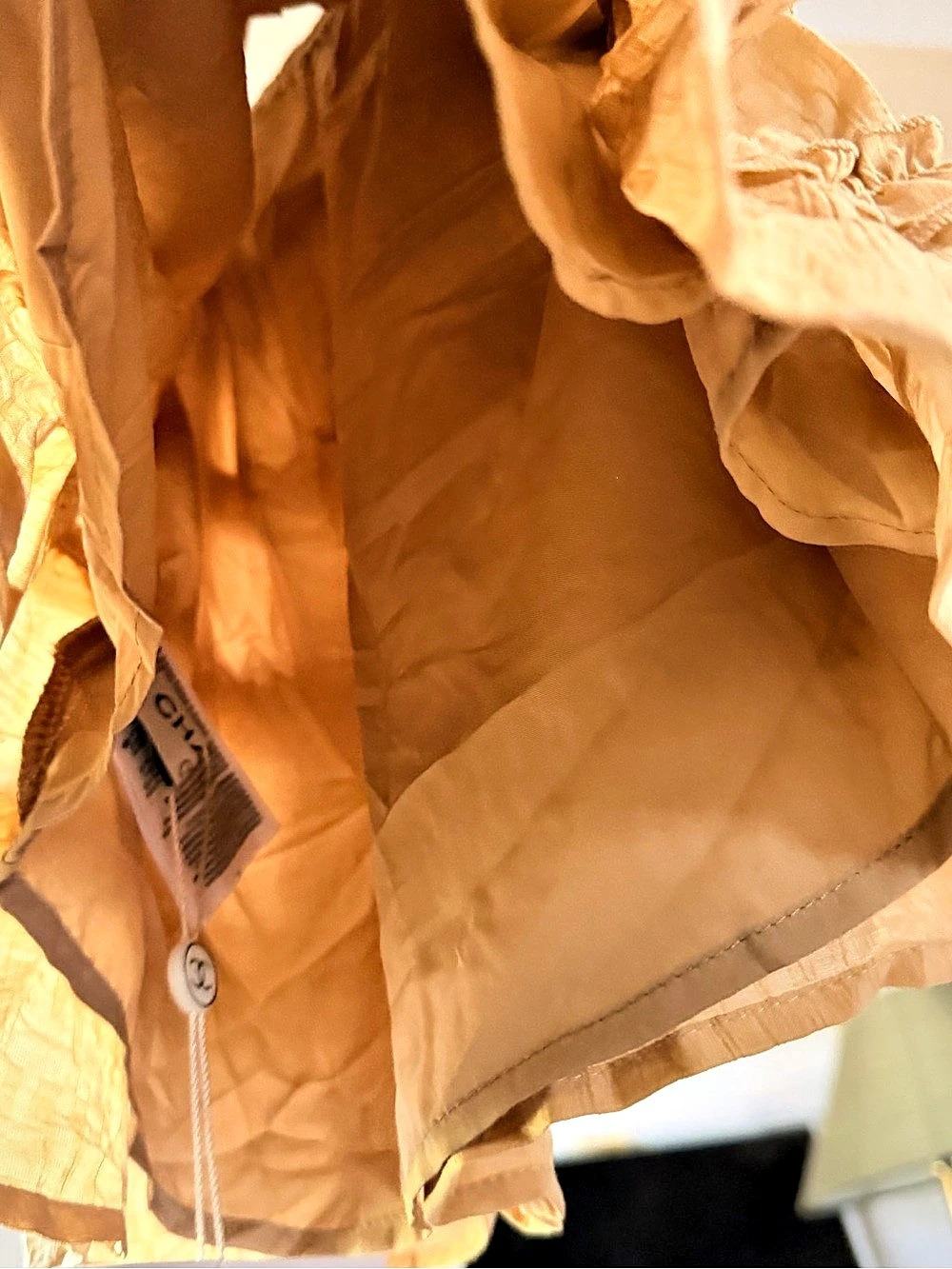 Chanel Top in Light Beige Cotton & Silk Ruffle Peplum Blouse in Beige Like New - Picture 3 of 3